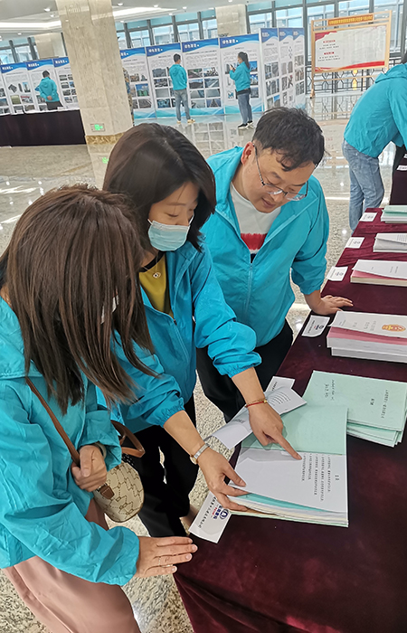 xiao 認真學(xué)習、翻閱新《安全法》15.jpg